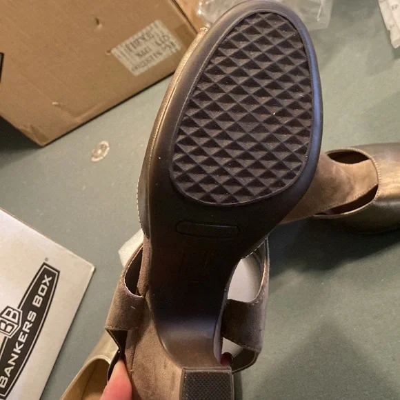 Cute 3 inch AEROSOLES size 7 - Picture 6 of 6